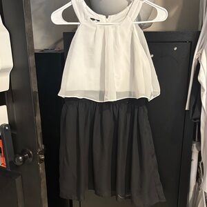 White and Black Sleeveless Chiffon Dress